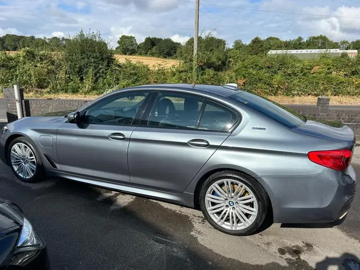 BMW 5 Series 2018 photo 5
