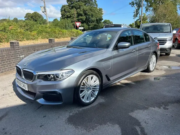 BMW 5 Series 2018 photo 3