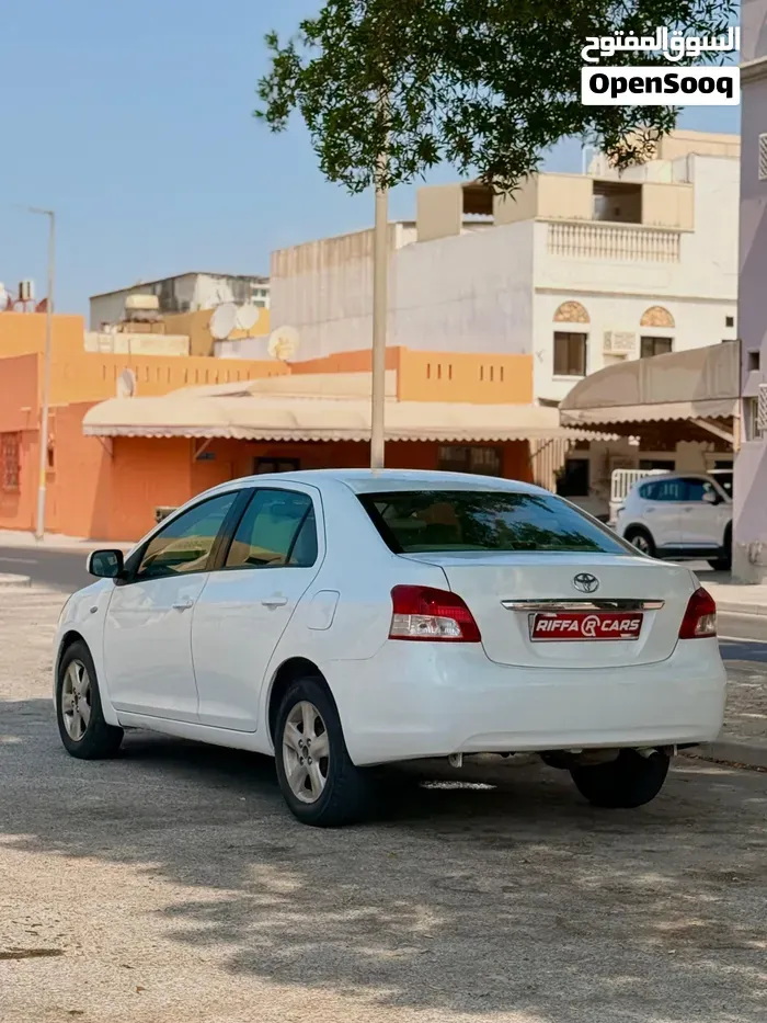 Toyota Yaris 2012 photo 2