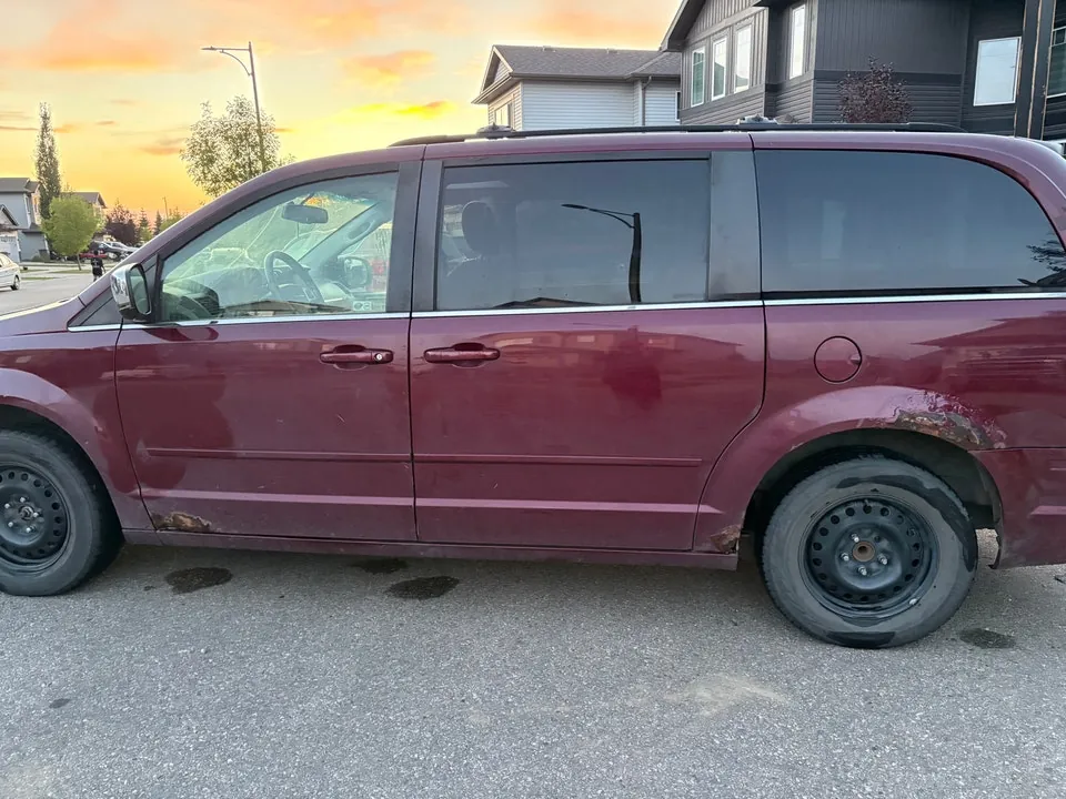 Chrysler Town & Country 2009 photo 3