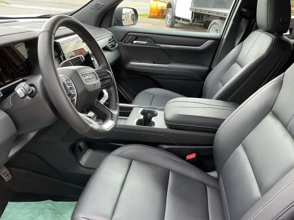 GMC Acadia 2025 photo 2