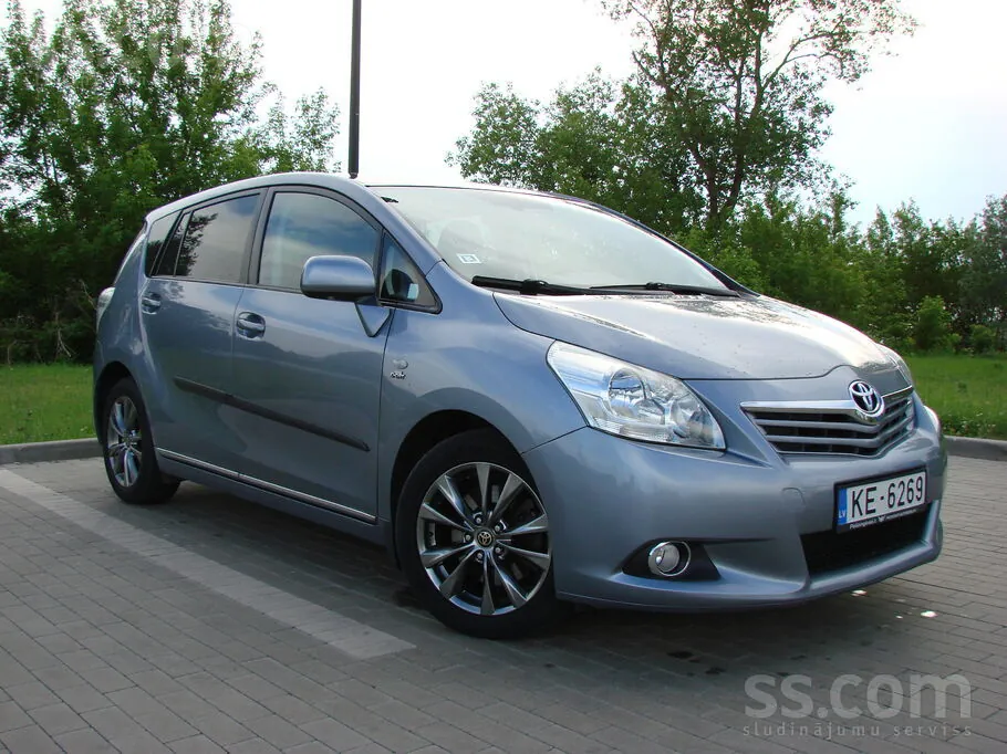 Toyota Verso 2010 photo 2