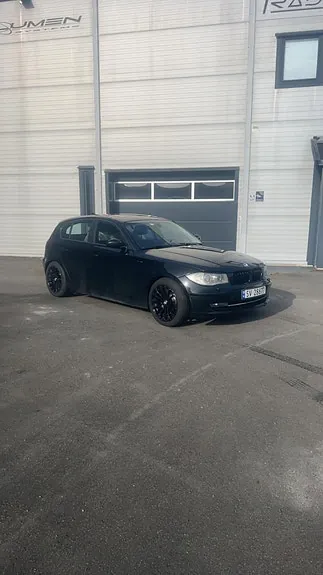 BMW 1 Series 2009 photo 2