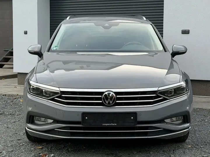 Volkswagen Passat 2023 photo 2