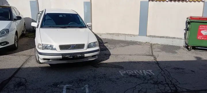 Volvo S40 1999 photo 2