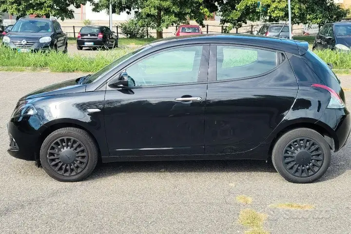 Lancia Ypsilon 2022 photo 2