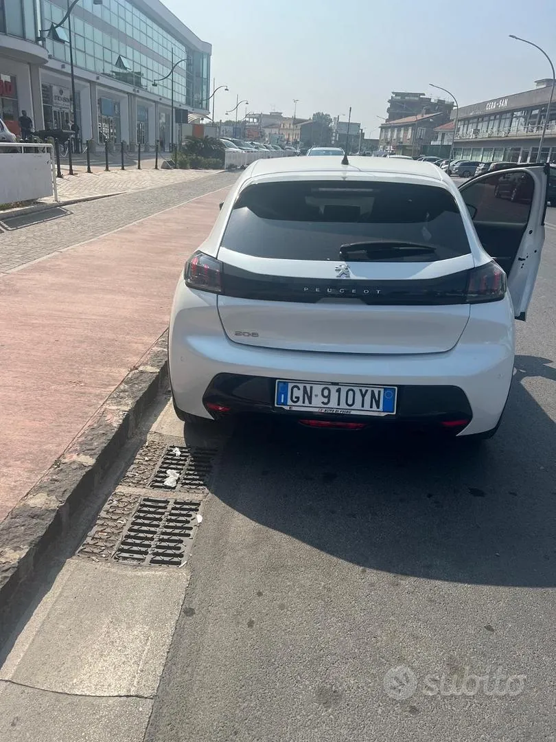Peugeot 208 2020 photo 3