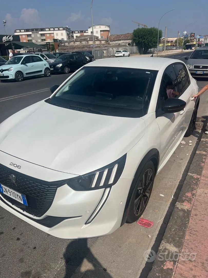 Peugeot 208 2020 photo 2