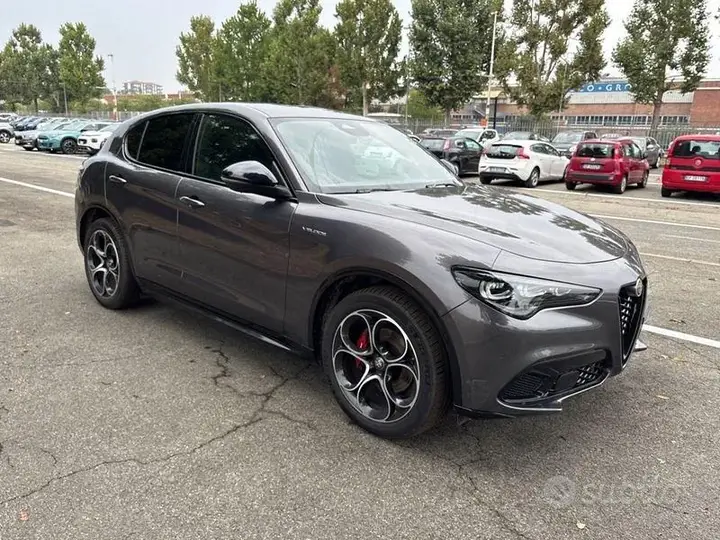 Alfa Romeo Stelvio 2025 photo 5