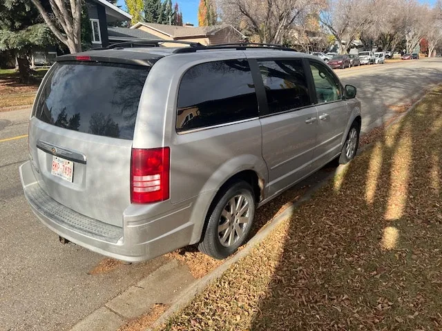 Chrysler Town & Country 2008 photo 3