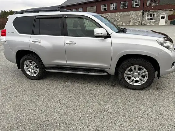 Toyota Land Cruiser 2011 photo 3