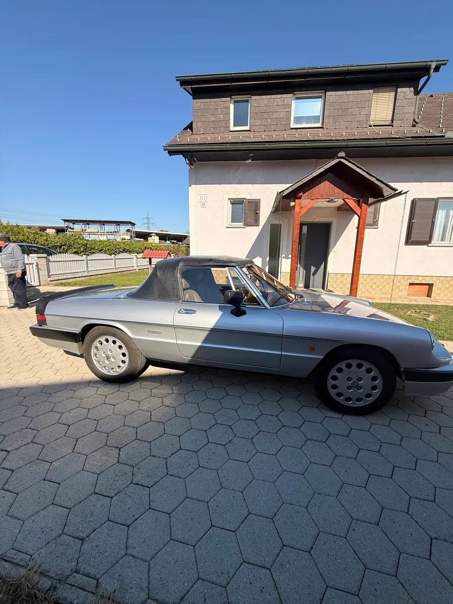 Alfa Romeo Spider 1986 photo 3