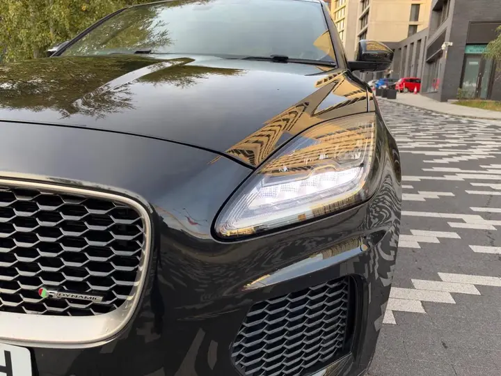 Jaguar E-Pace 2019 photo 4