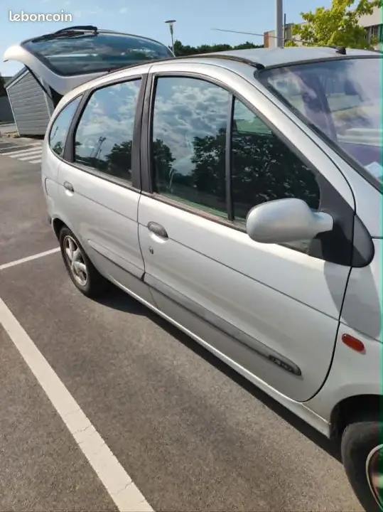 Renault Megane 1999 photo 2