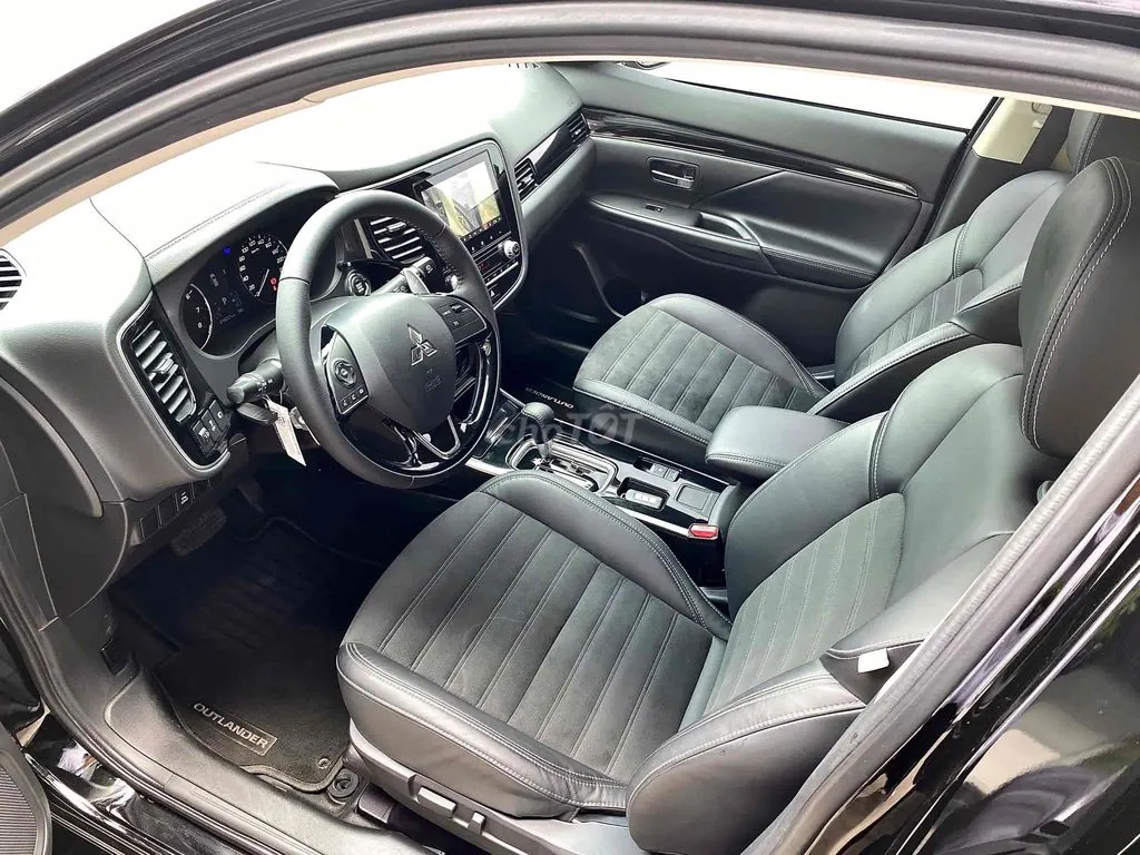 Mitsubishi Outlander 2023 photo 2