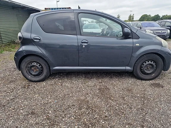 Toyota Aygo 2012 photo 3
