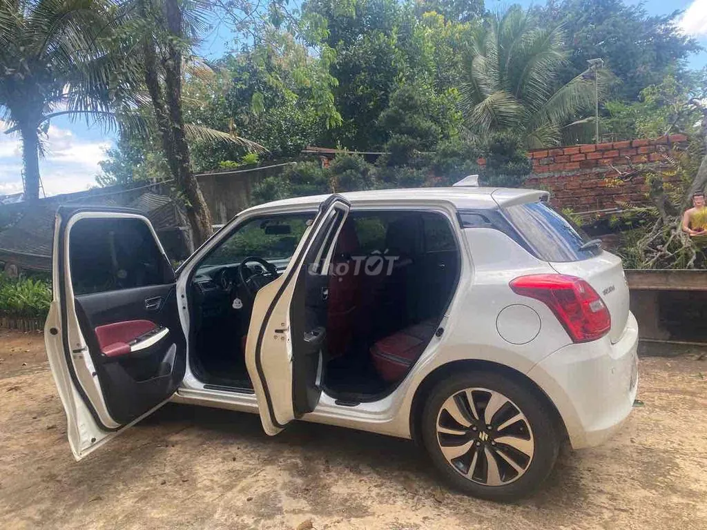 Suzuki Swift 2018 photo 2
