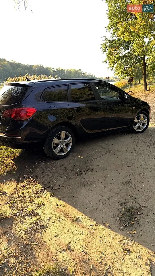 Opel Astra 2012 photo 2
