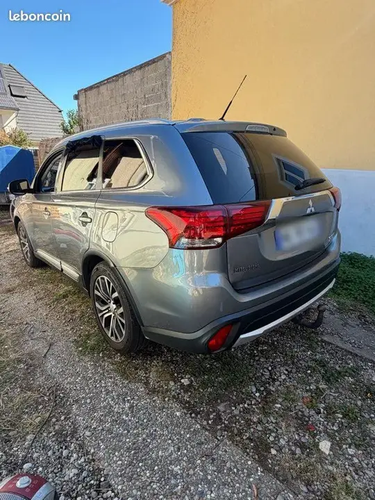 Mitsubishi Outlander 2015 photo 3