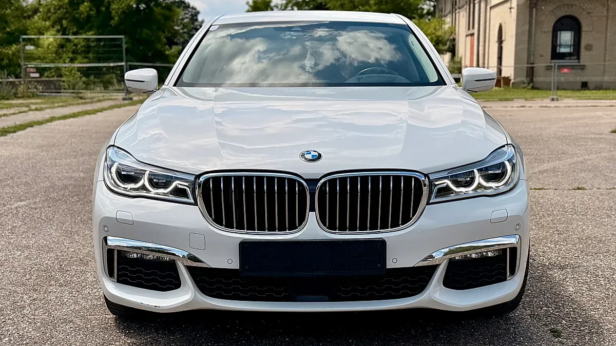 BMW 7 Series 2019 photo 2