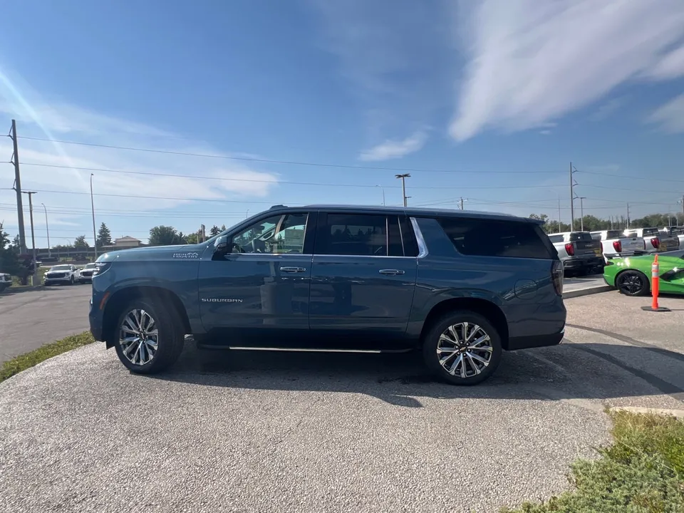 Chevrolet Suburban 2026 photo 2