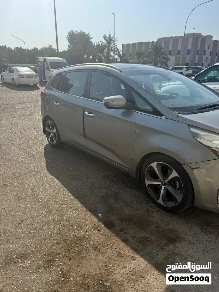 Kia Carens 2014 photo 3