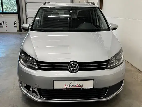 Volkswagen Touran 2012 photo 2