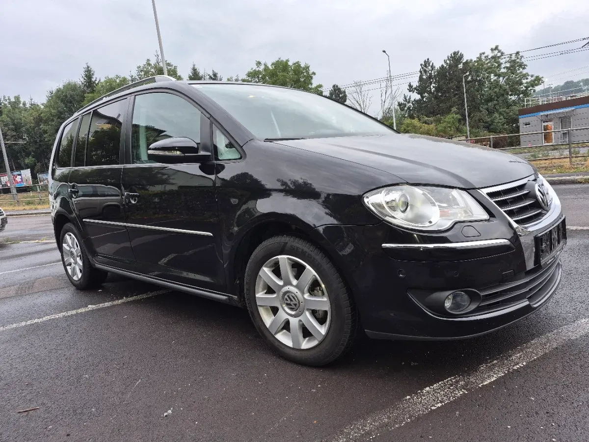 Volkswagen Touran 2010 photo 2