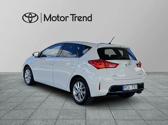 Toyota Auris 2013 photo 2