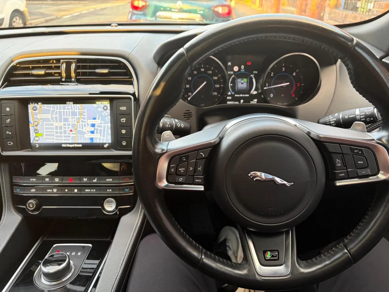 Jaguar F-Pace 2017 photo 2