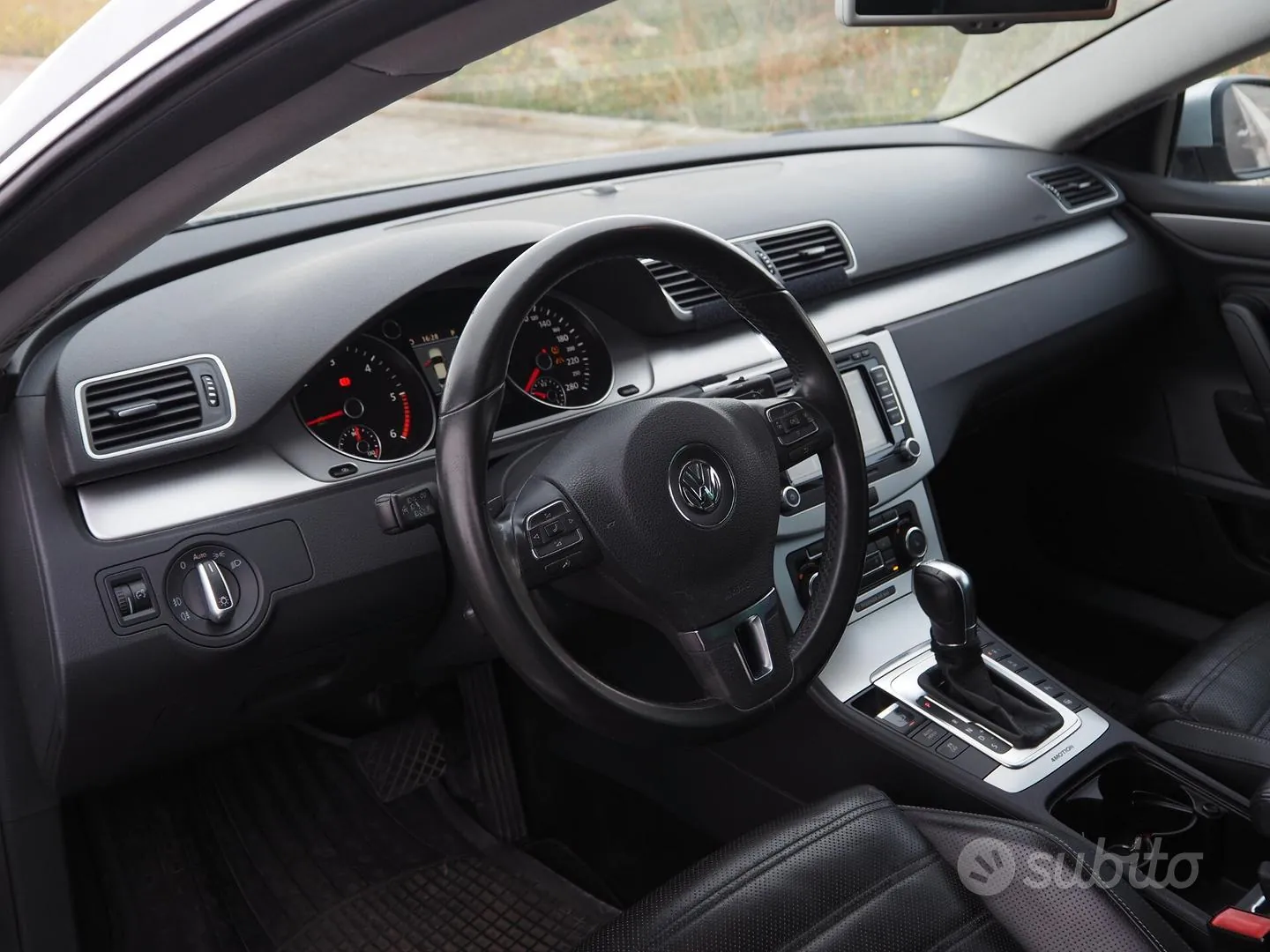 Volkswagen Passat 2011 photo 4