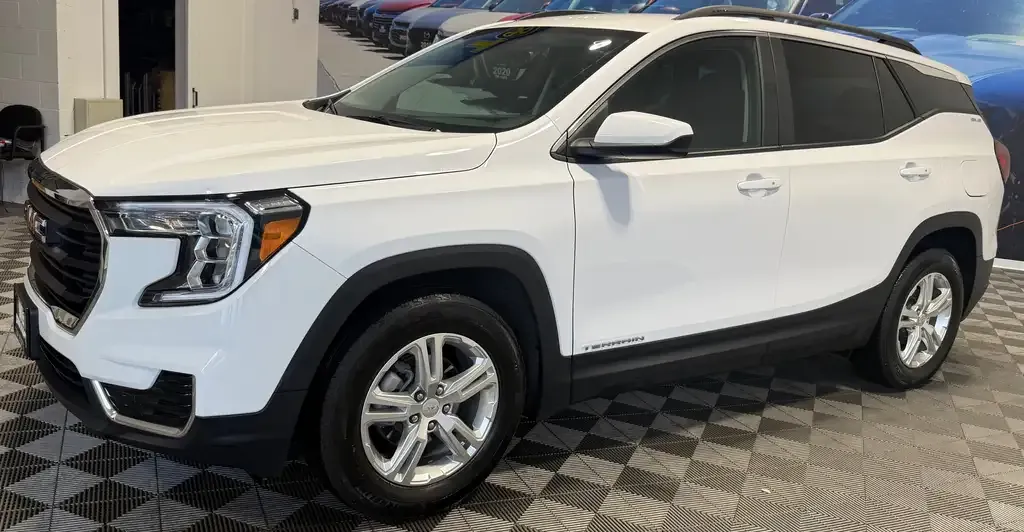 GMC Terrain 2024 photo 2