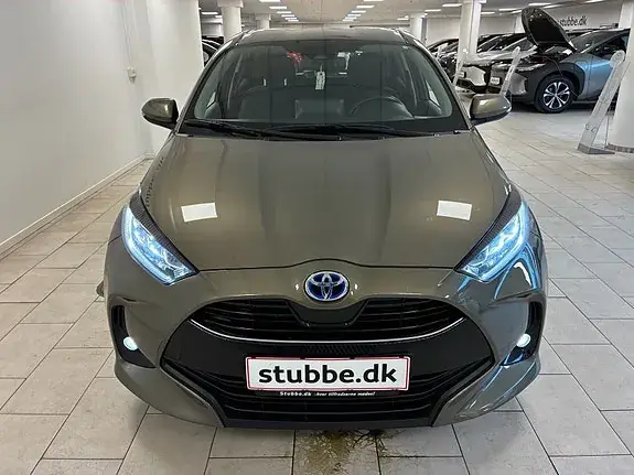 Toyota Yaris 2023 photo 2