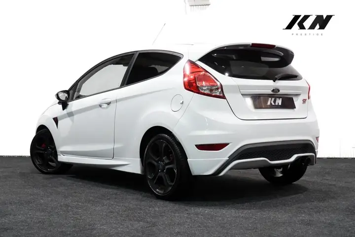 Ford Fiesta 2013 photo 2
