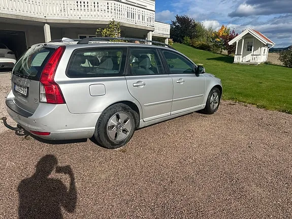 Volvo V50 2010 photo 2