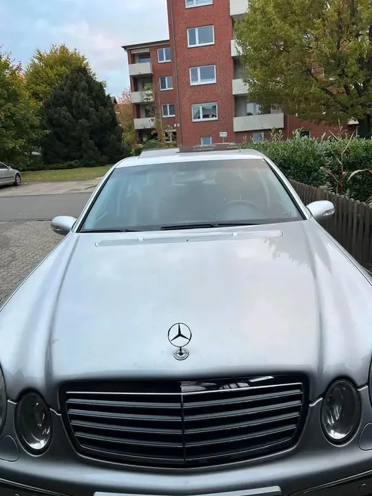 Mercedes-Benz W211