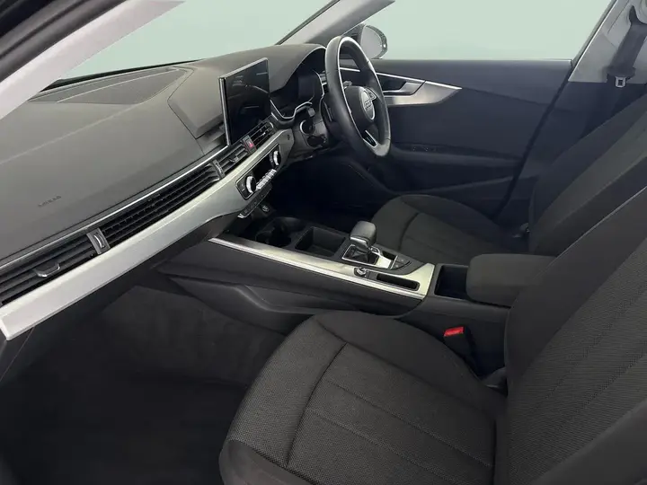 Audi A4 Avant 2023 photo 4