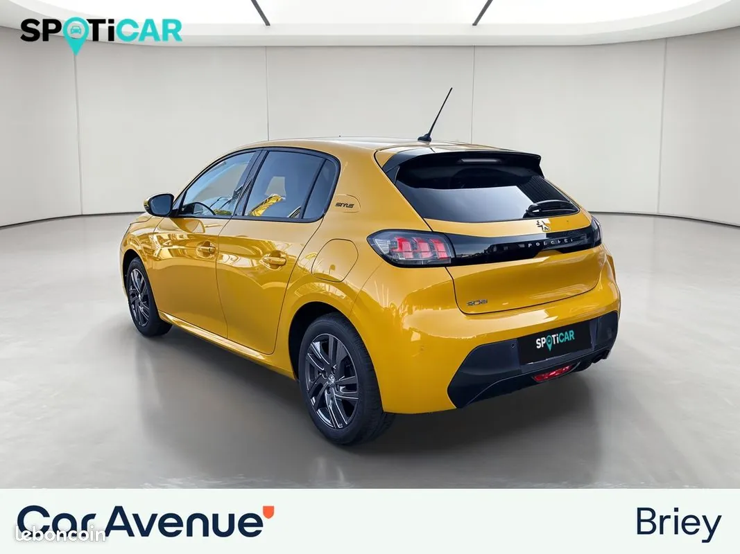 Peugeot 208 2021 photo 3