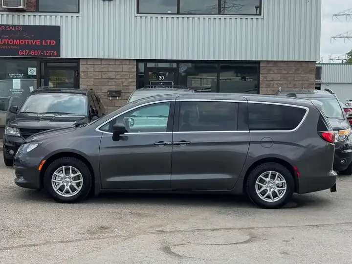 Chrysler Grand Caravan 2023 photo 5
