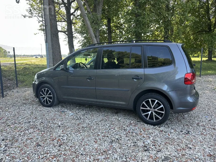 Volkswagen Touran 2011 photo 4