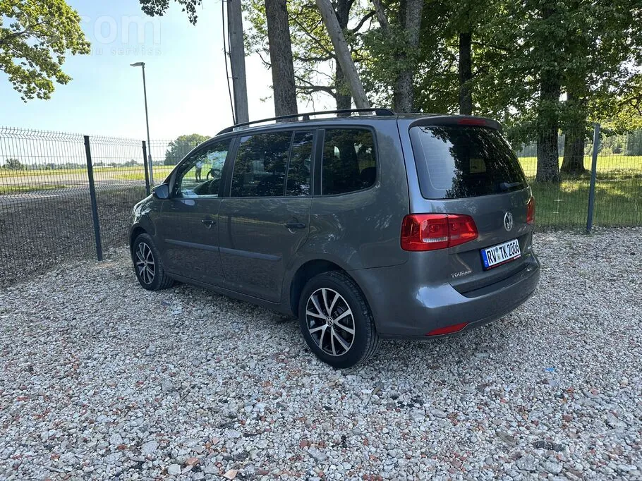 Volkswagen Touran 2011 photo 5