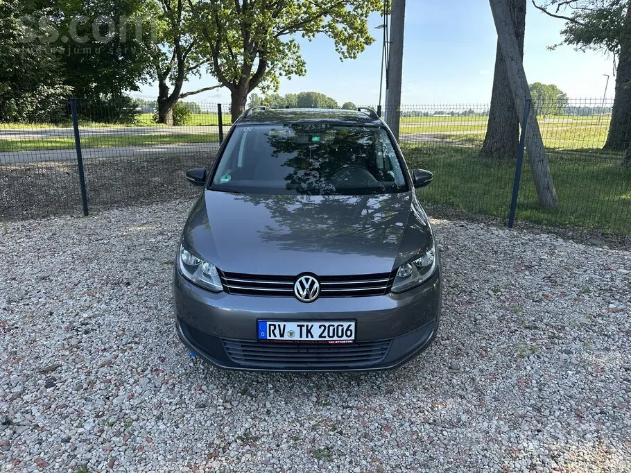 Volkswagen Touran 2011 photo 2