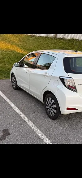 Toyota Yaris 2012 photo 4