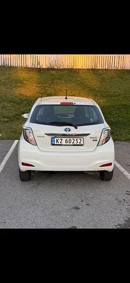 Toyota Yaris 2012 photo 2