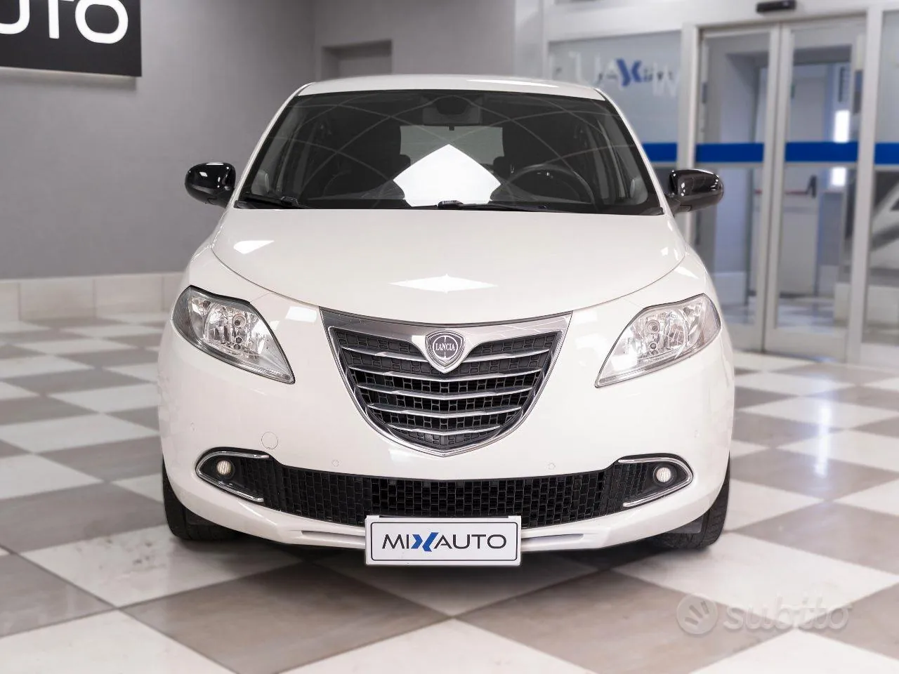 Lancia Ypsilon 2015 photo 2