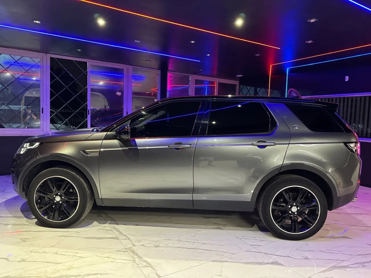 Land Rover Discovery Sport 2019 photo 2