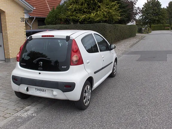 Peugeot 107 2011 photo 3