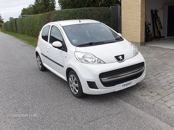 Peugeot 107 2011 photo 2