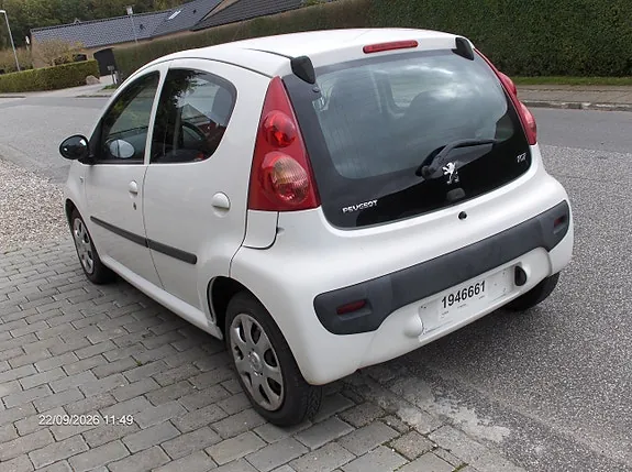 Peugeot 107 2011 photo 4