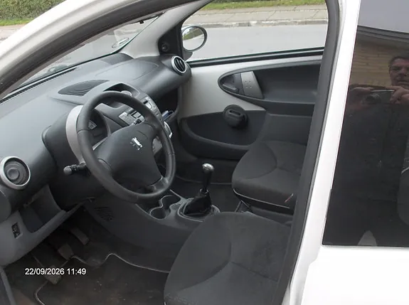 Peugeot 107 2011 photo 5